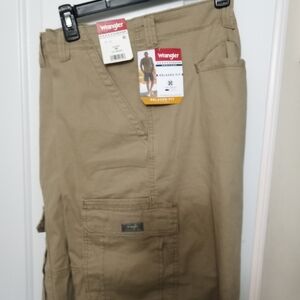 Wrangler Men's Cargo Pants in Tan
